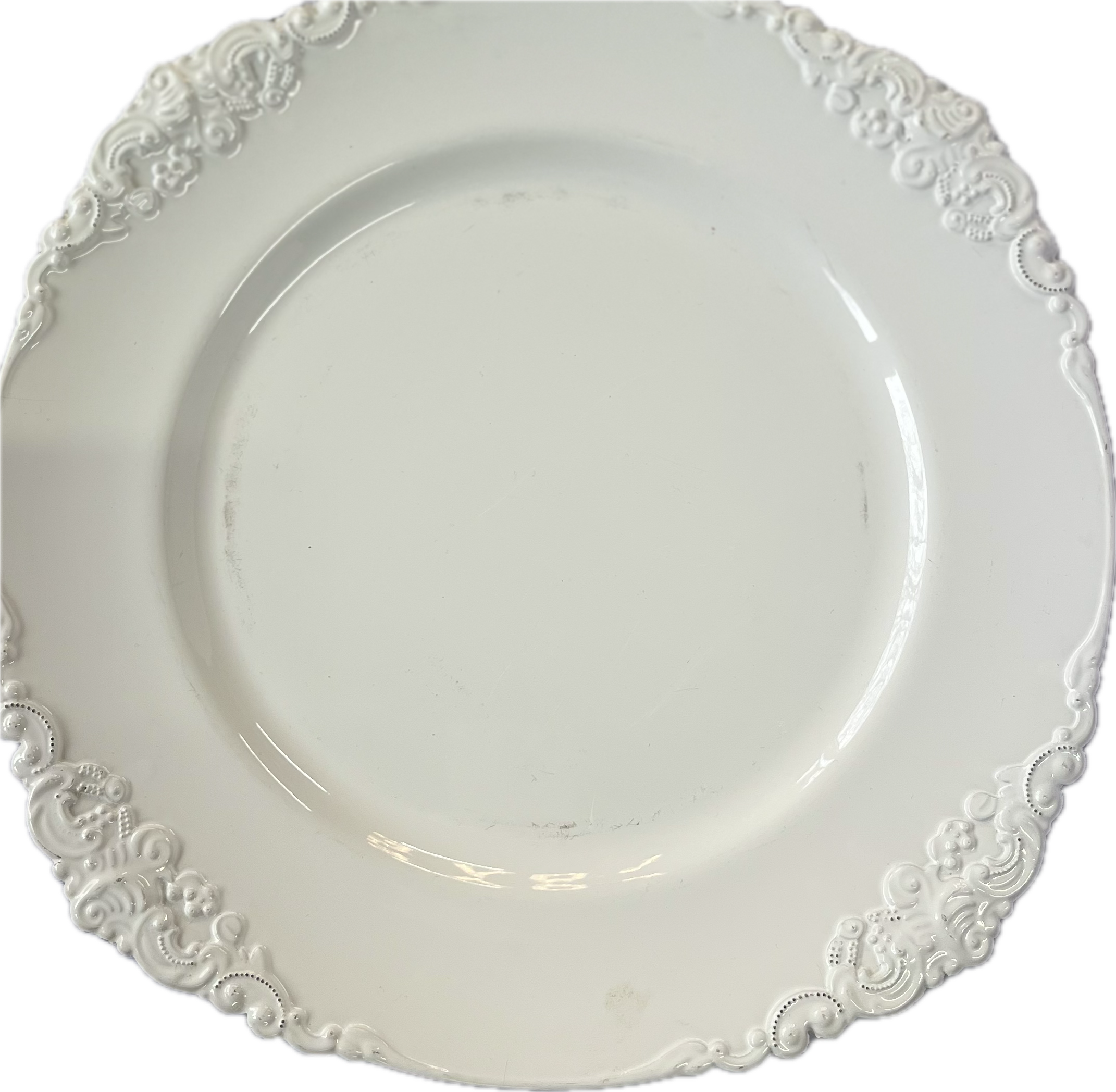 Scallop Trim Acrylic Charger in White